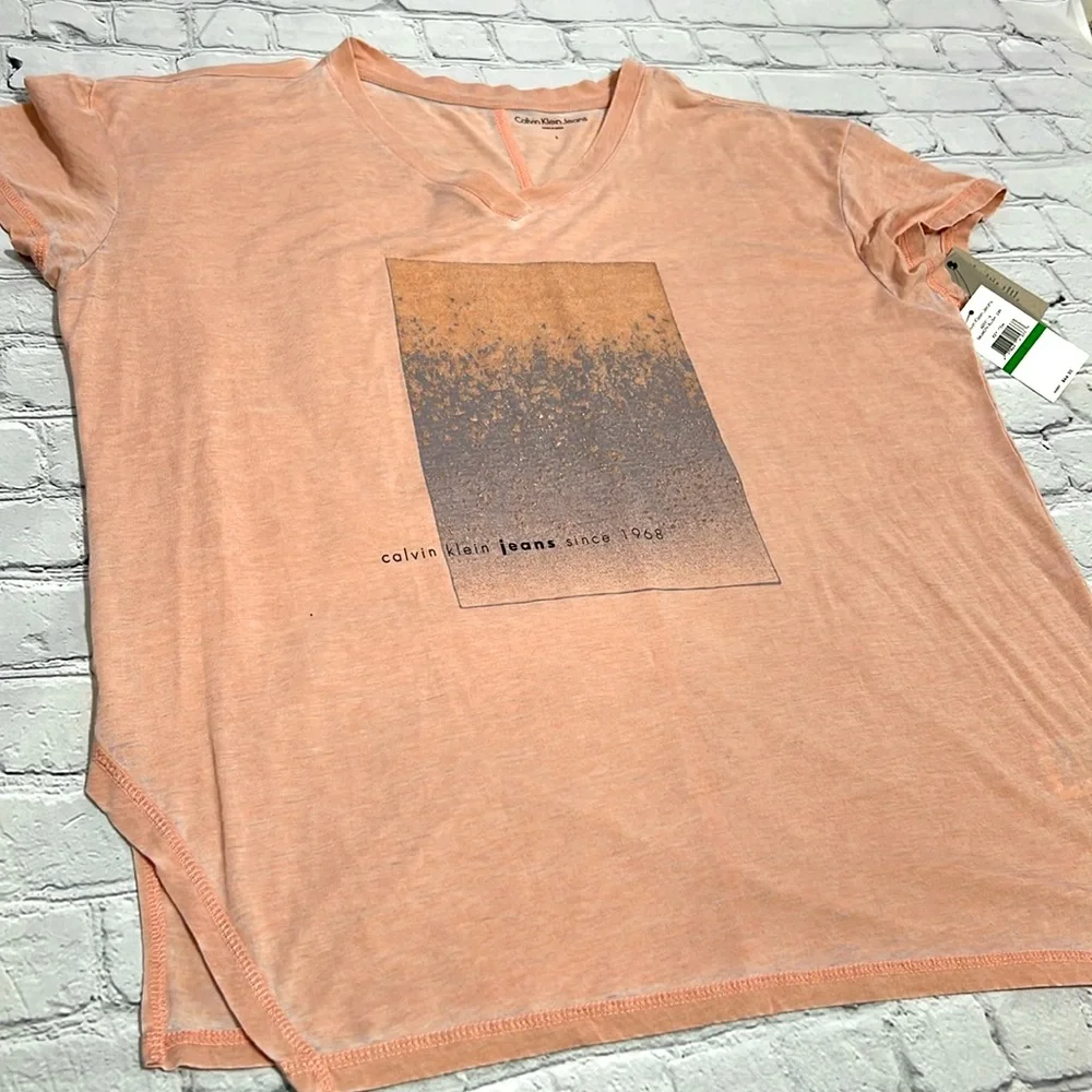 🆕 Calvin Klein Jeans Salmon Blush T-Shirt - Women’s Size Large